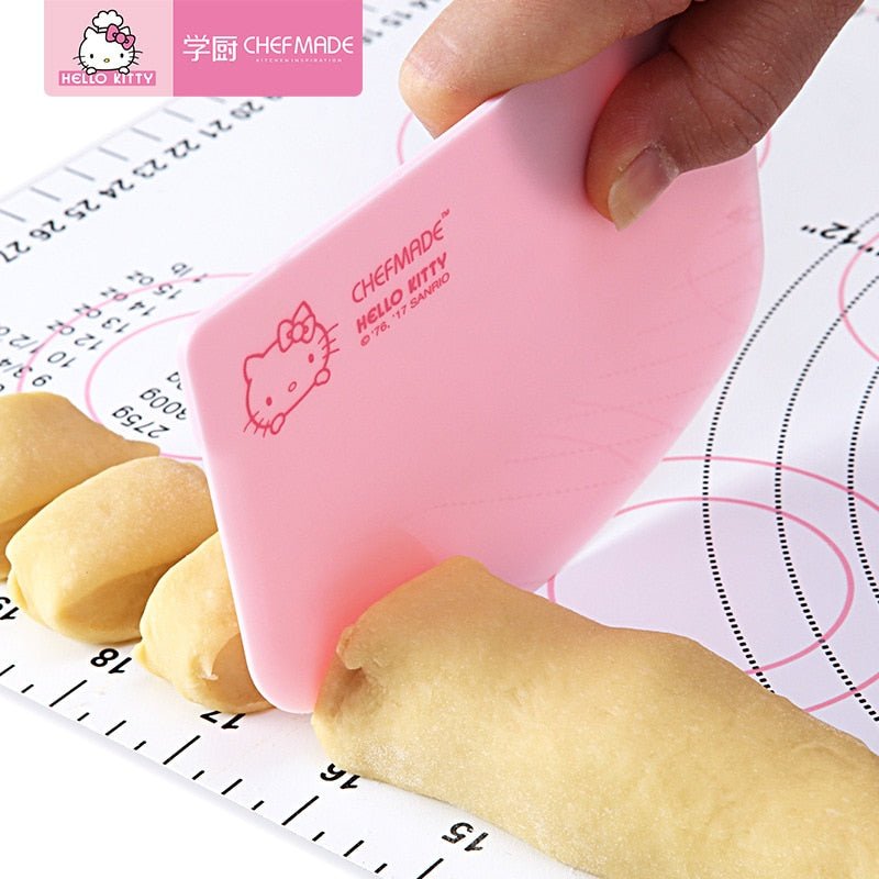 https://hellokittycamp.com/cdn/shop/products/chefmade-hello-kitty-kitchen-aid-food-grade-pp-plastic-scraper-pink-baking-pastry-cutters-toast-cake-cream-dough-pastry-silicone-spatula-809523.jpg?v=1695967622